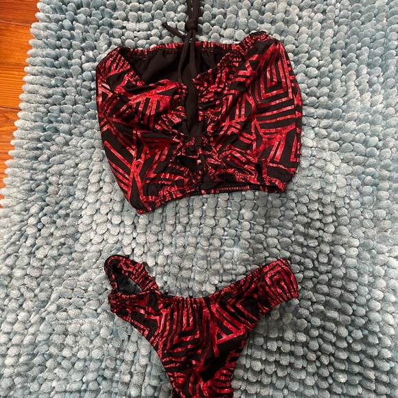 Two piece bikini thong bikini style bottom sleeveless Red and black - Picture 4 of 5